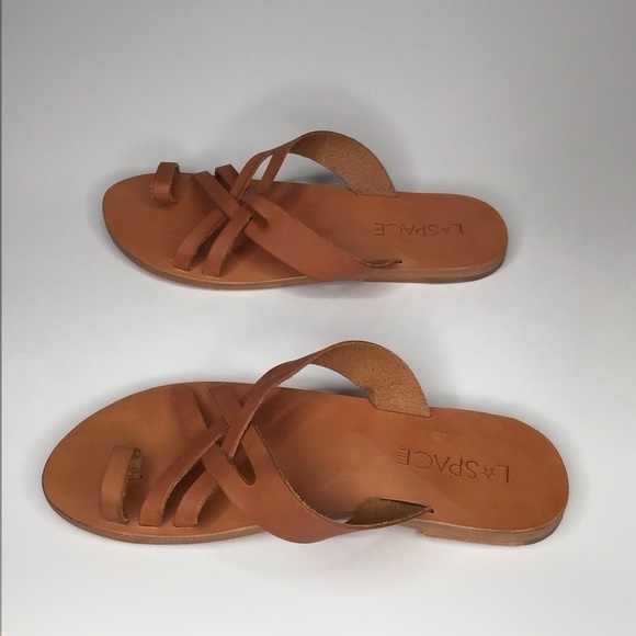 L SPACE Shore Break Sandals in Tan. - Picture 6 of 7